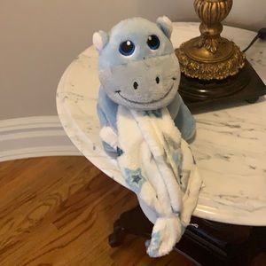 Baby monkey security blanket